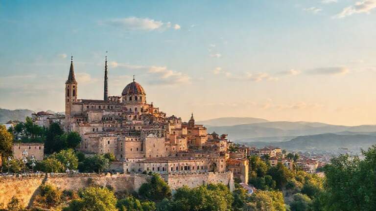 Yeni Yıla Doğru Trend Olan Gastronomi Destinasyonları: Girona ve Reims Kış Rehberi